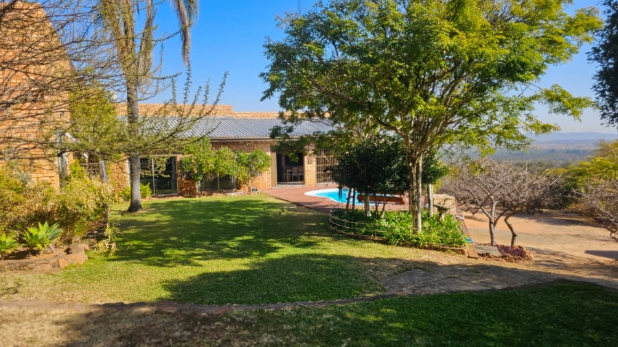 4 Bedroom Property for Sale in Zilkaatsnek North West